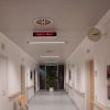 Nattlig sykehuskorridor. Lisens CC0. Bilde.