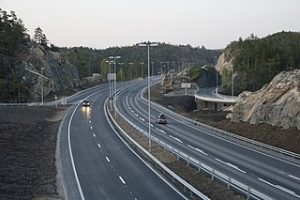 E18 ved Kristiansand Dyrepark, foto Devo, CC BY-SA 3.0, via Wikimedia Commons